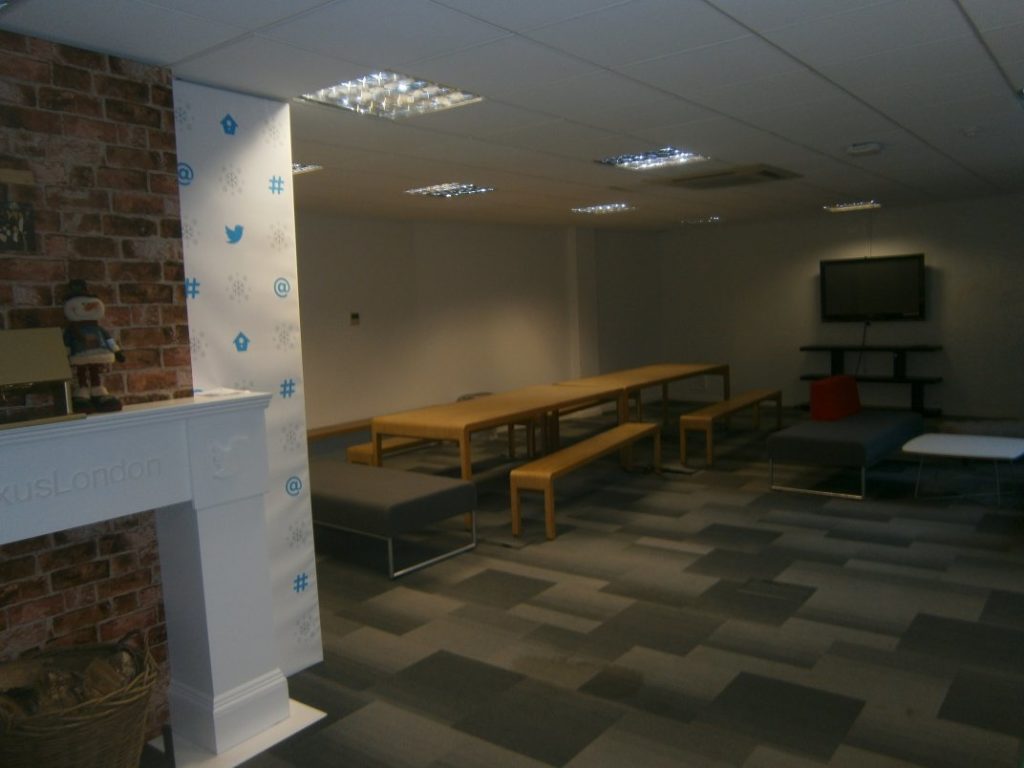 Office recreation space with AstroTurf flooring 02